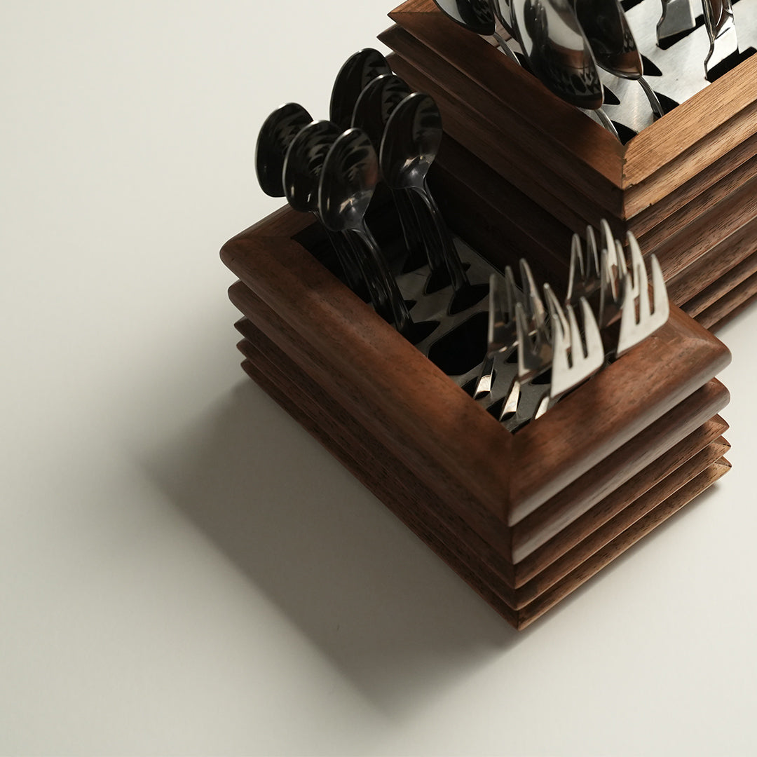 2.2.4_hewn-i walnut