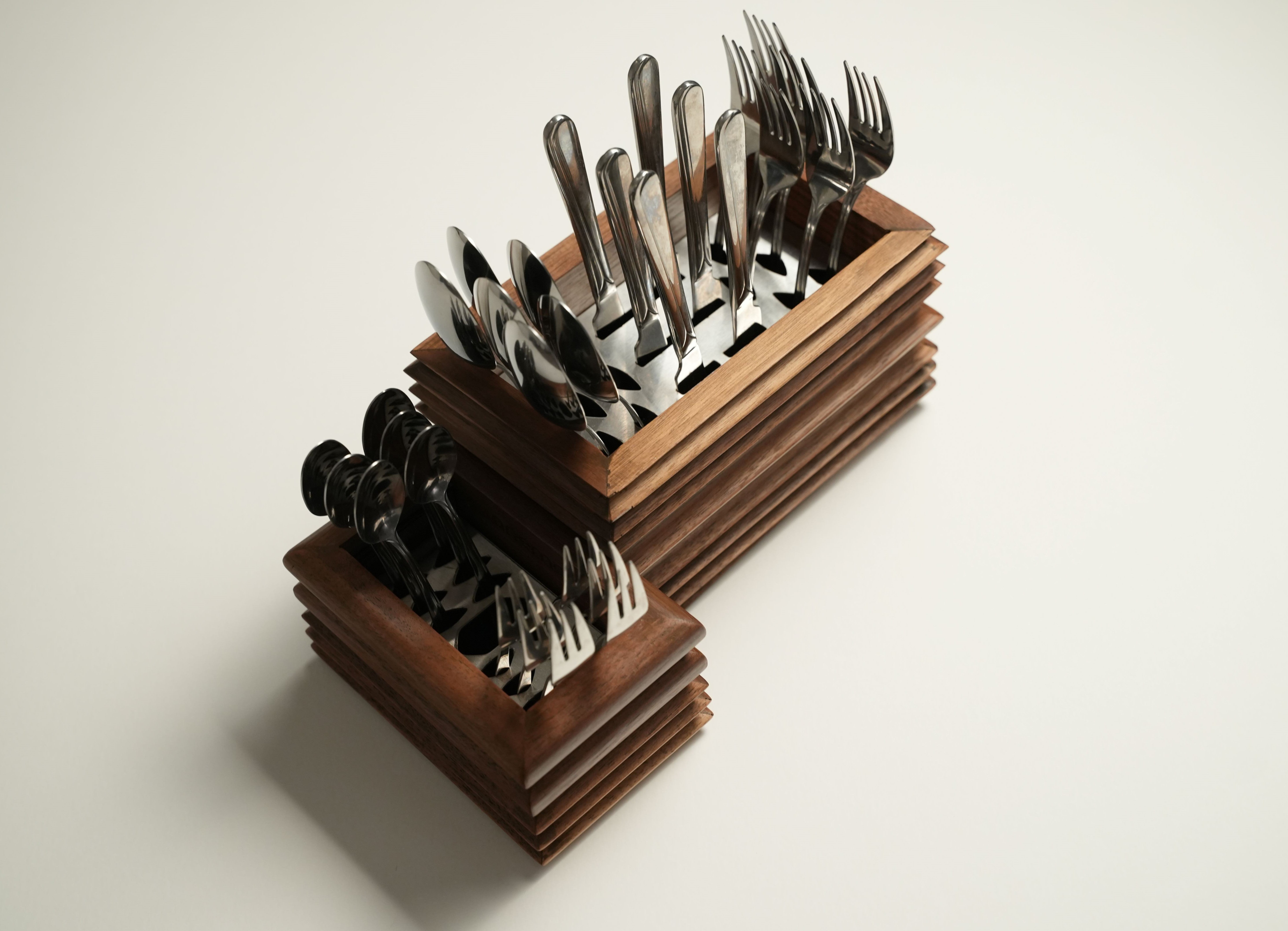 2.2.4_hewn-i walnut